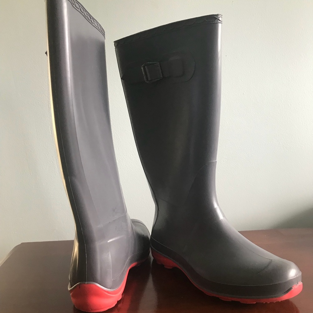 Grey and Coral Kamik Rainboots!